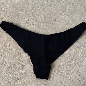 Billabong bikini bottoms. Size L